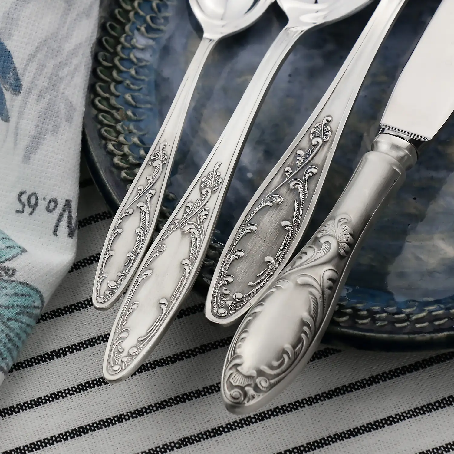 Фото Набор столовый "Пламя": вилка, ложка, нож, чайная ложка посеребренный с чернением №6