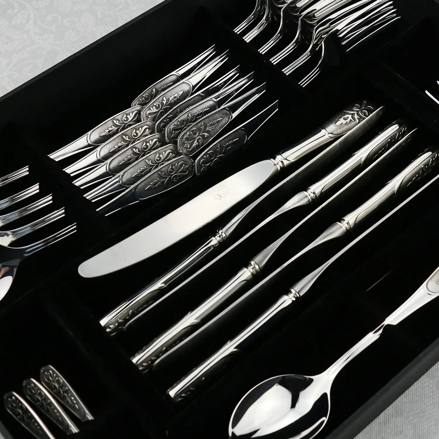 Фото Набор столовый "Визирь": вилка, ложка, нож, чайная ложка посеребренный с чернением №9